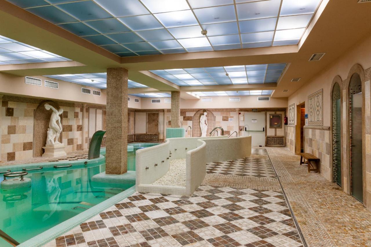 Hotel Comendador Carranque Luaran gambar